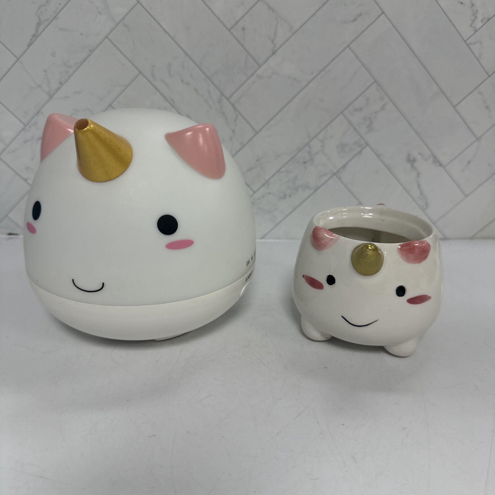 Elodie Unicorn Diffuser aromatherapy Smoko Lights Change Colors & Mini Planter