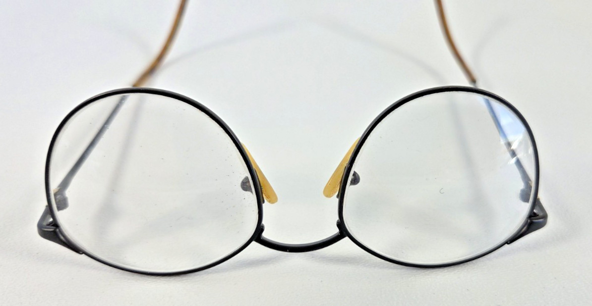 Altair France 520 Vtg Eyeglass Frames Black Gold Metal 51-19-140 Oval