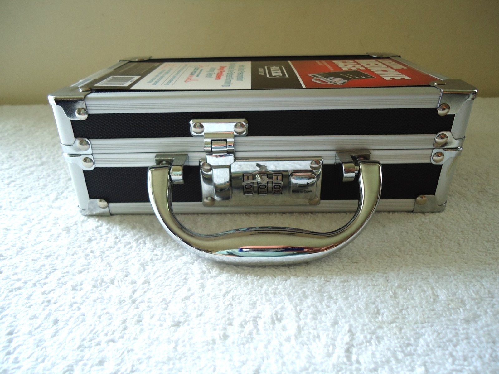 » NWT » Vaultz Locking Medicine Case » Great Multi Use Storage Case «