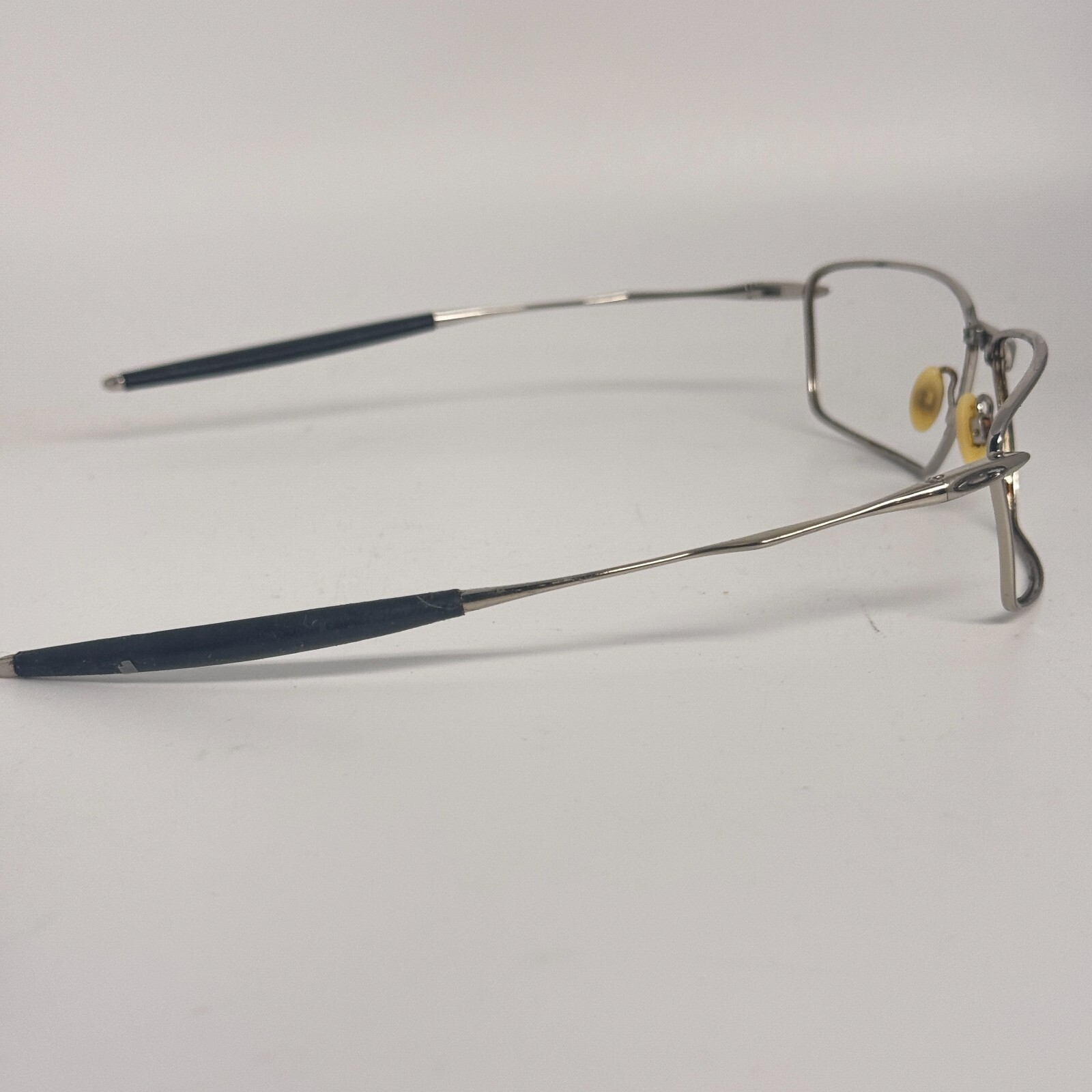 Oakley Metal Eyeglasses unknown model number Pewter Frames 61-18 H17328