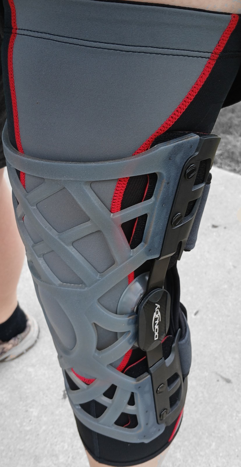 DonJoy Reaction WEB Left Knee Brace & Underliner, Size Large