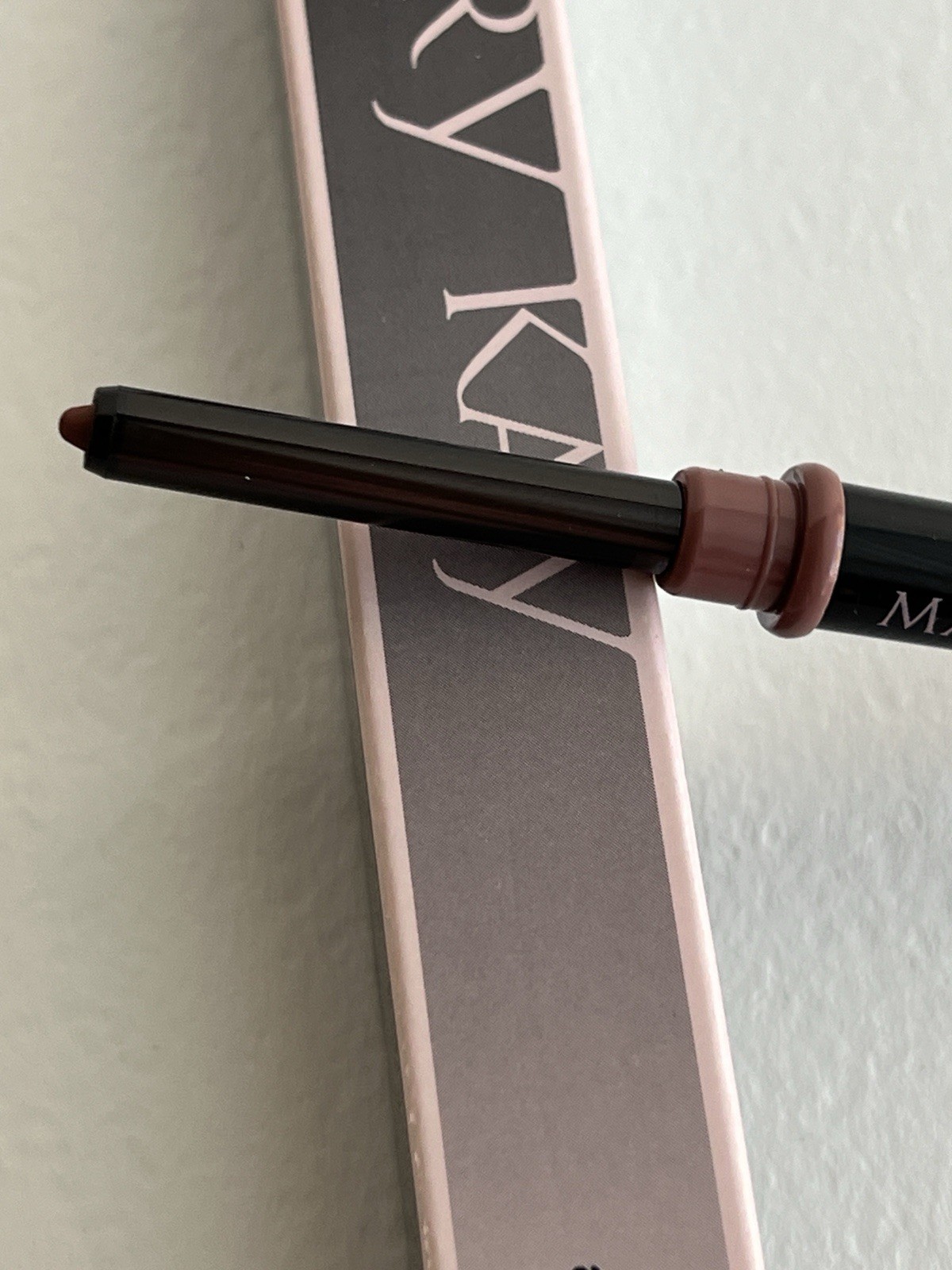 MARY KAY Lip Liner MEDIUM NUDE Exp. 08/2026