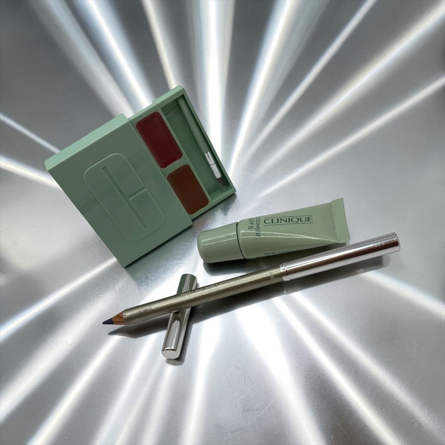 Clinique Quick Eyes in the shade 01 BLUE GREY 0.03oz Wooden Pencil with Sharper