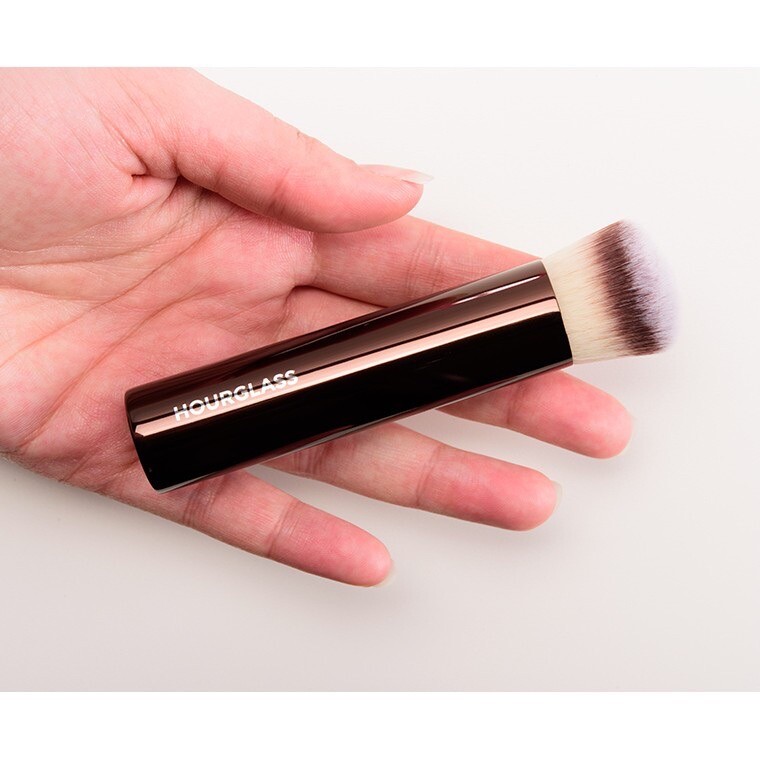 HOURGLASS Vanish Seamless Finish Foundation Brush NIB 100% Authentic – $47 MSRP