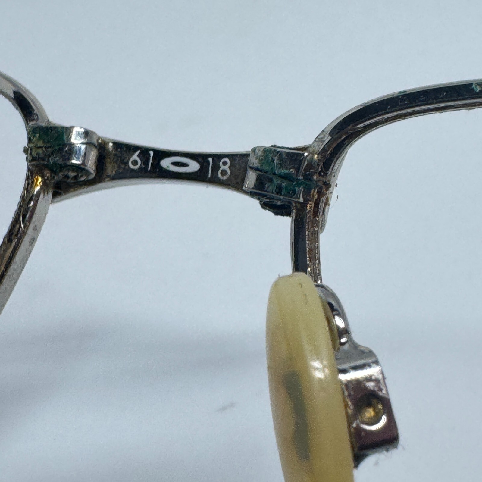 Oakley Metal Eyeglasses unknown model number Pewter Frames 61-18 H17328