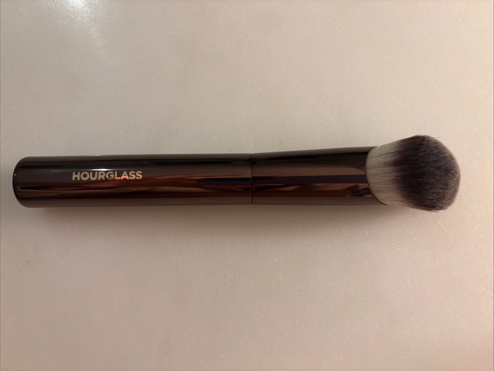 HOURGLASS Vanish Foundation Brush