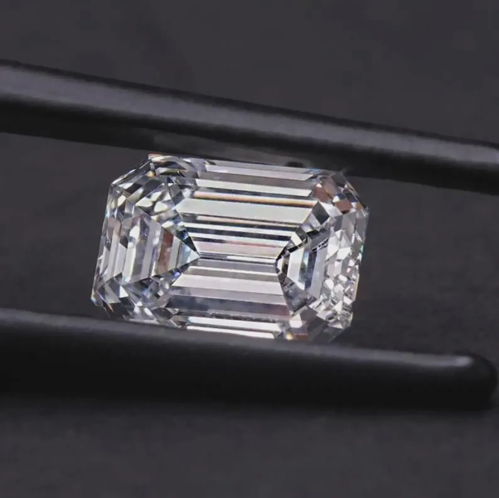 Loose 6.00 CT Emerald Cut Lab Grown CVD Diamond Natural D Color VVS1 Certified