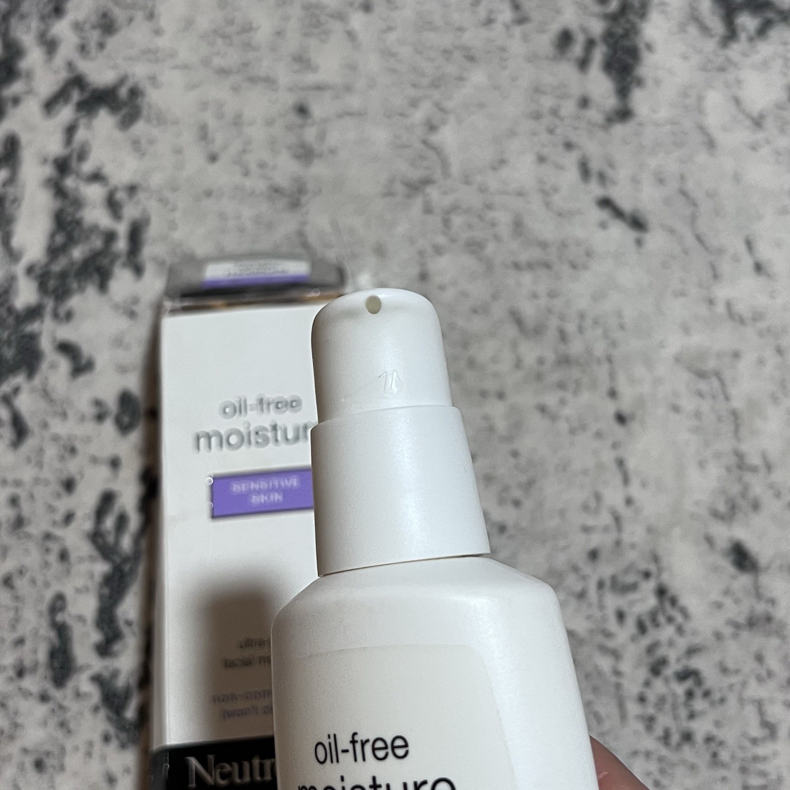 Neutrogena Oil-Free Moisture for Sensitive Skin 4 fl oz Facial Moisturizer
