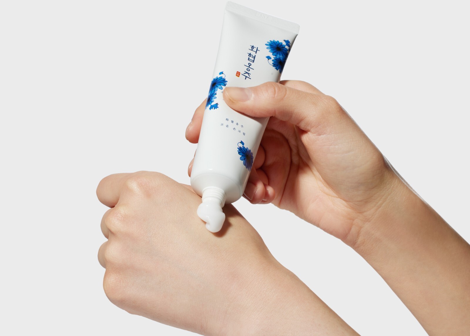 Korea Heritage Beauty HwaHyup Gounson Moisturizing Hand Cream Korean Cosmetic