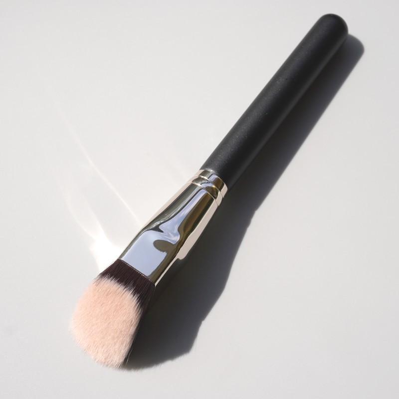 MAC 171S Synthetic Fiber Contouring Brush Smooth-edge All Over Face Brush