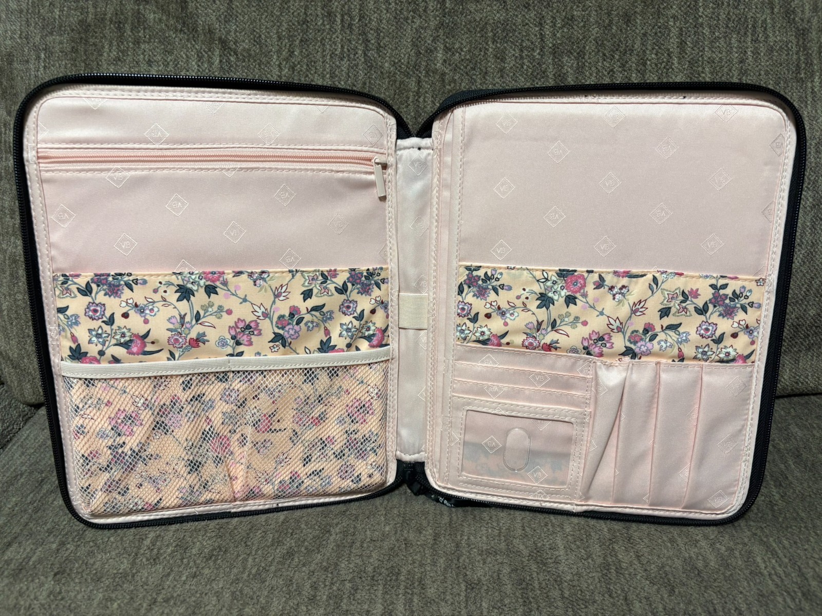 Vera Bradley Botanical Paisley 3 cosmetic bags & tablet tamer, pink & black, EUC