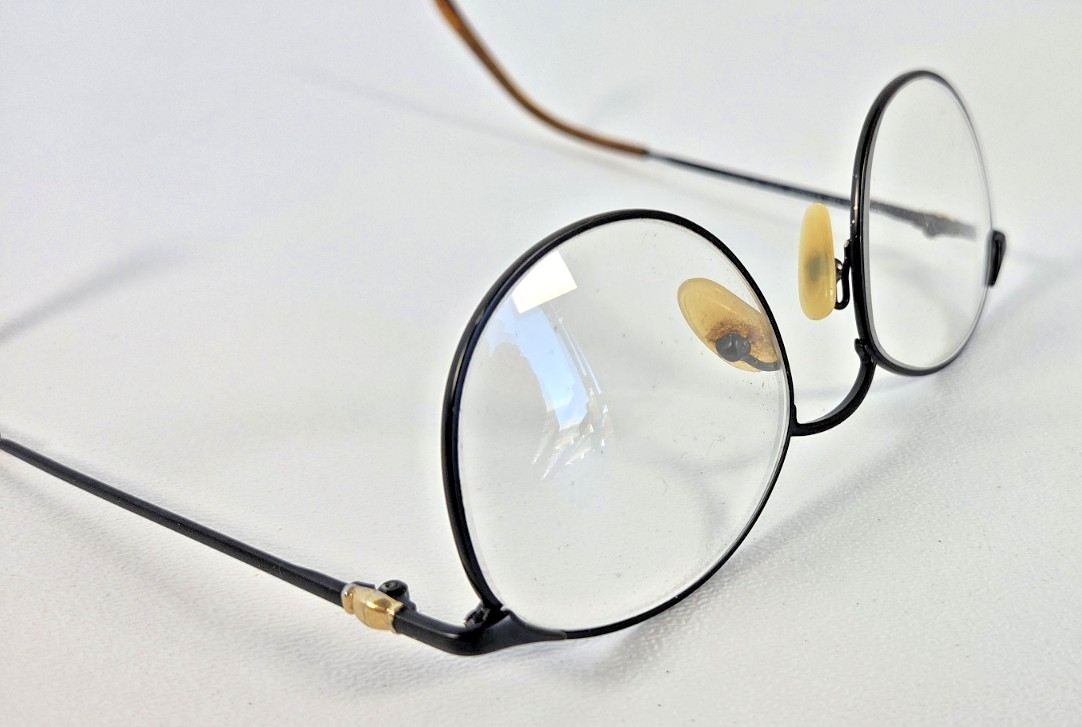 Altair France 520 Vtg Eyeglass Frames Black Gold Metal 51-19-140 Oval