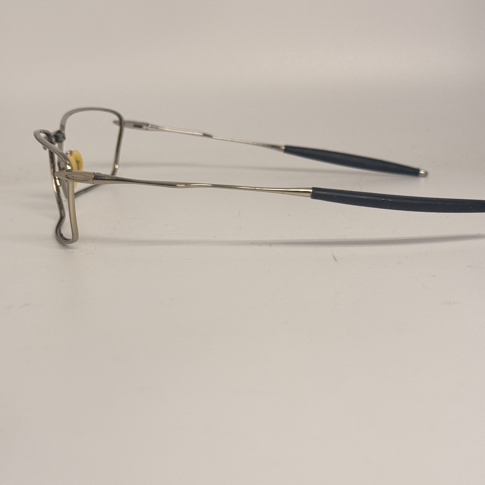 Oakley Metal Eyeglasses unknown model number Pewter Frames 61-18 H17328