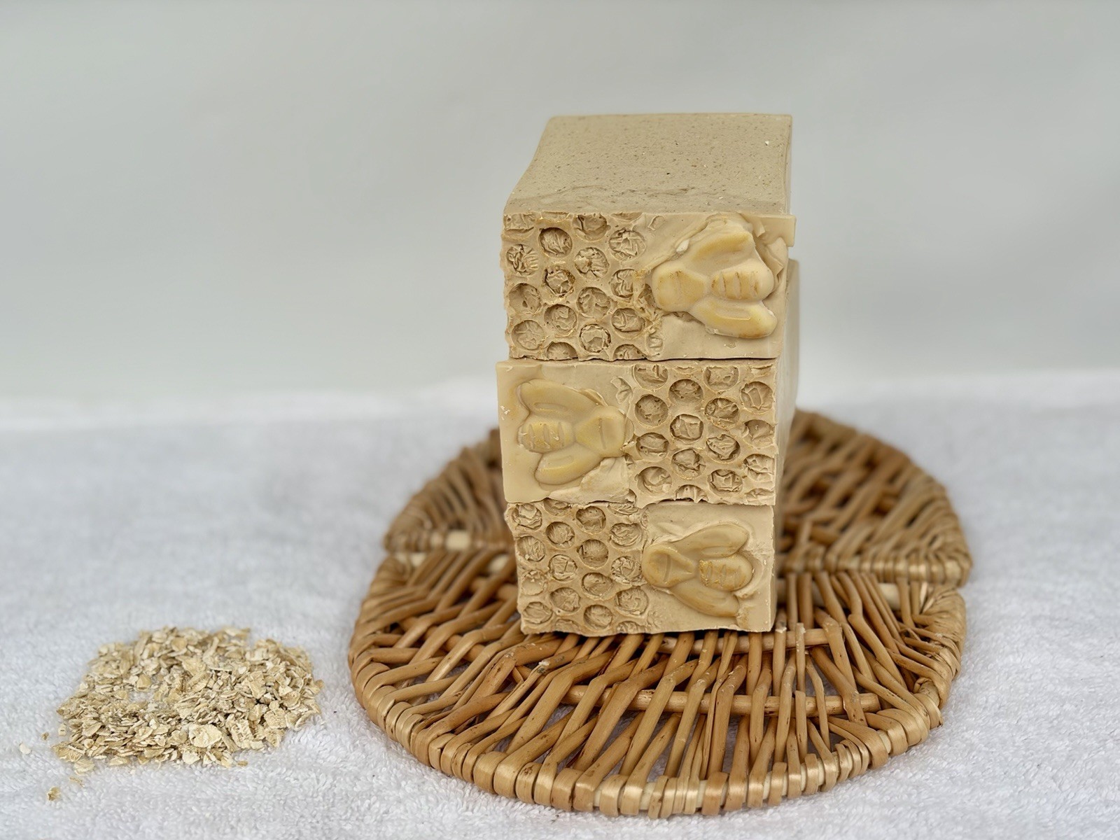 Natural soap Cold process goat’s milk, oats and honey Body and face 4.5 Onz