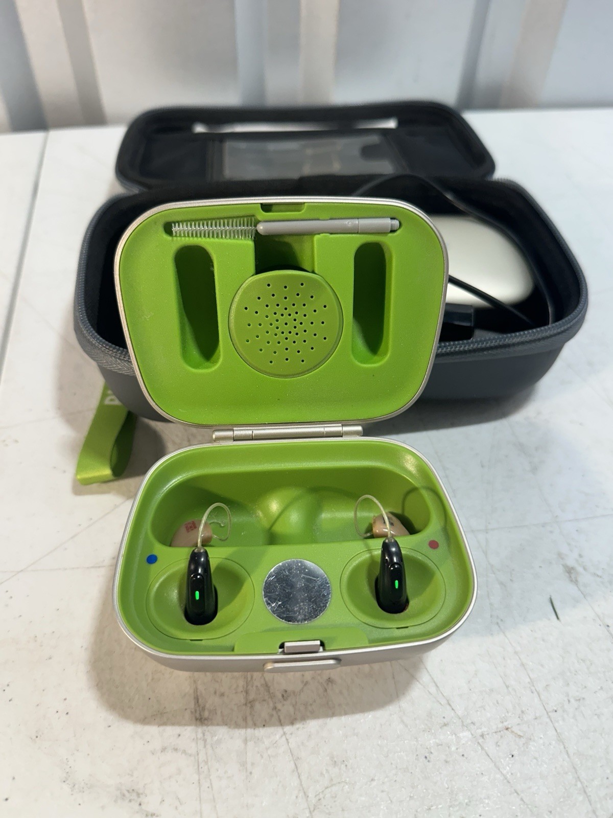 Phonak Audeo Rechargeable Wireless Audio Ear Devices Charger Case Set