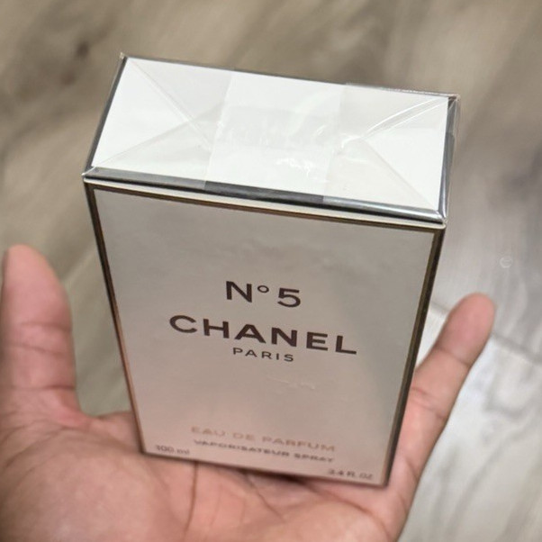CHANEL N°5 Eau de Parfum Spray Perfume, 3.4 fl oz / 100 ml Regular Size