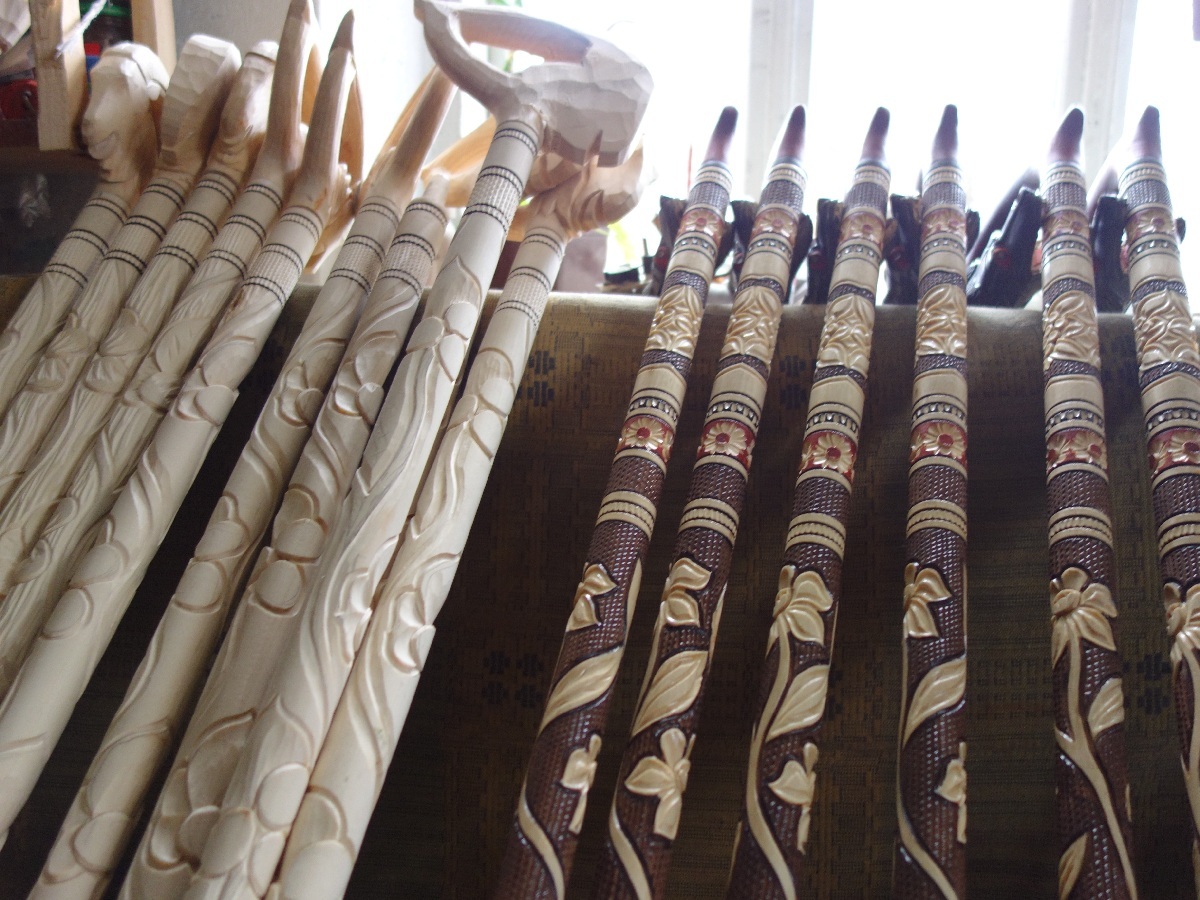 WOLF’S BITE 36″ Gorgeous Hand Carved Wooden Linden WALKING STICK Cane Ukraine