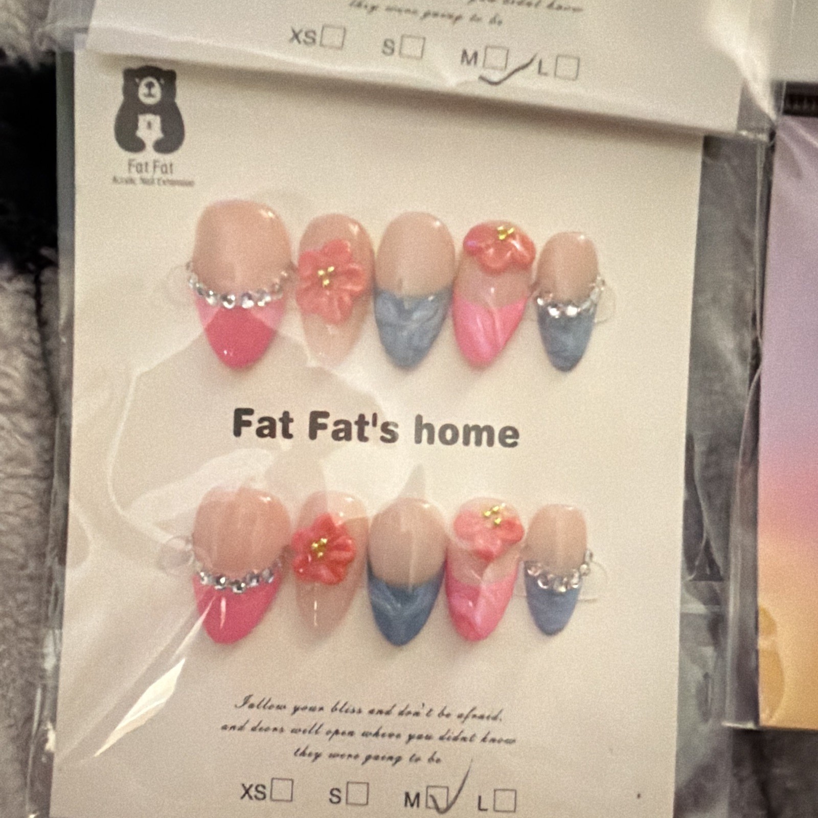 Fat Fat’s home Press-On Nails Size Medium Almond 3D Floral Multicolor