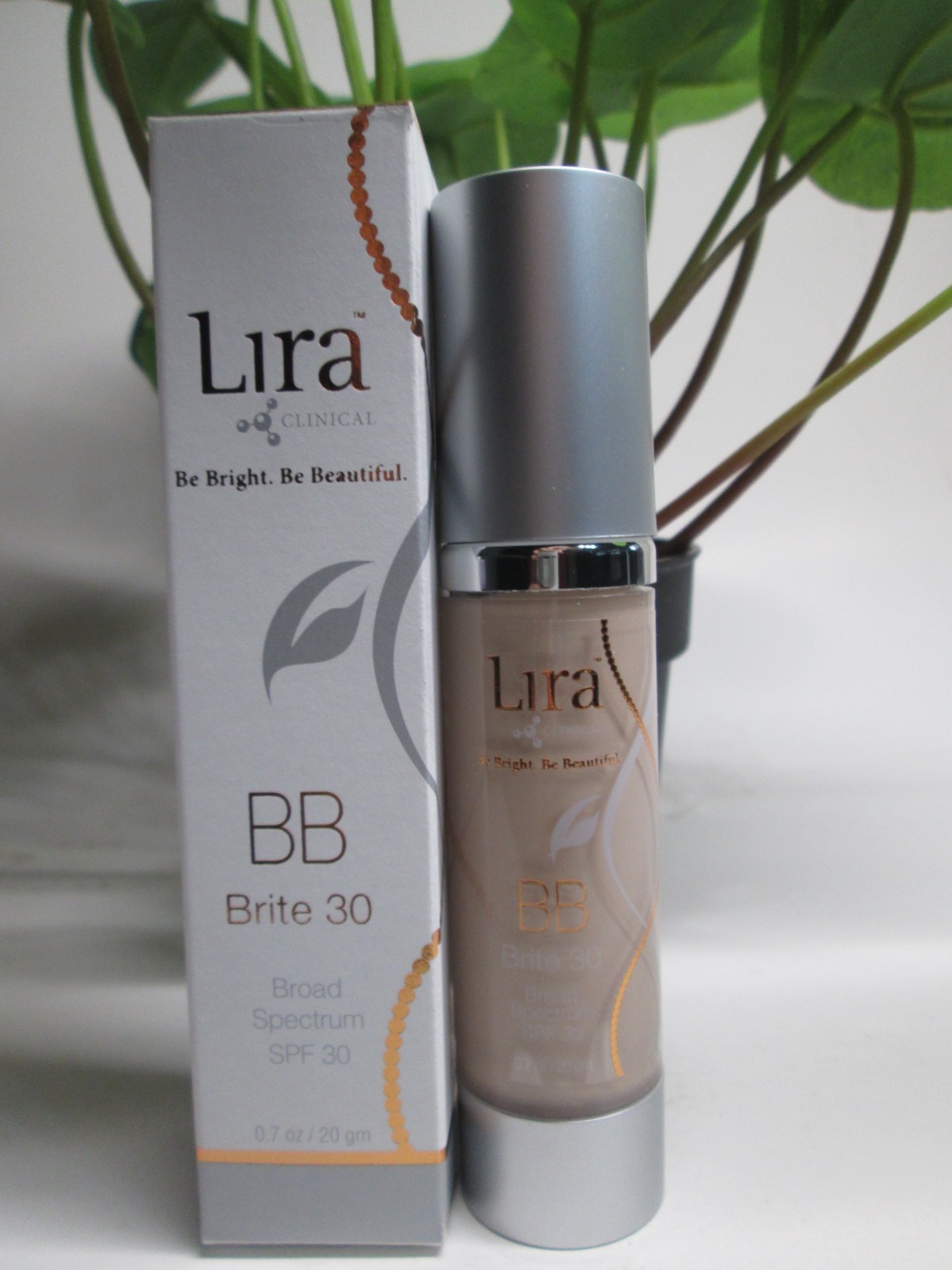 LIRA BB BRITE 30 Broad spectrum SPF 30 0.7 OZ/20GM exp 2028 NEW