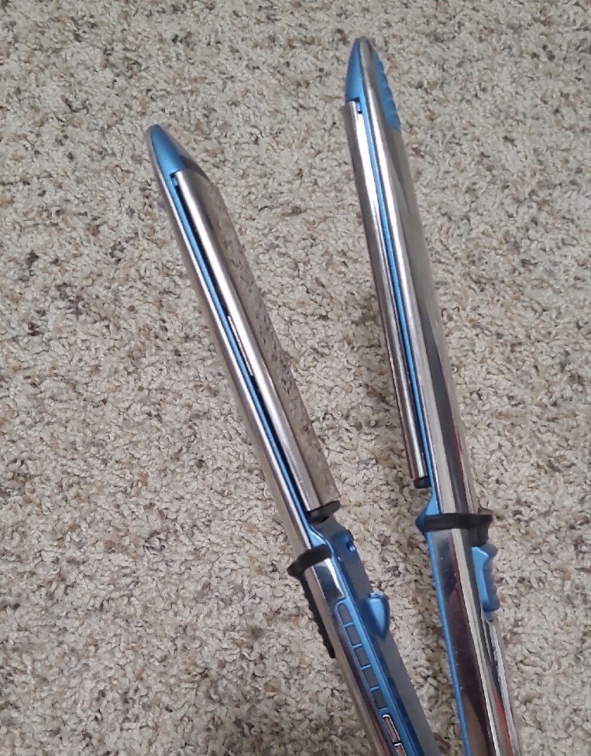 BaByliss PRO Nano Titanium 1″ Dual Curl Barrel Iron 450°F 40W Blue/Silver