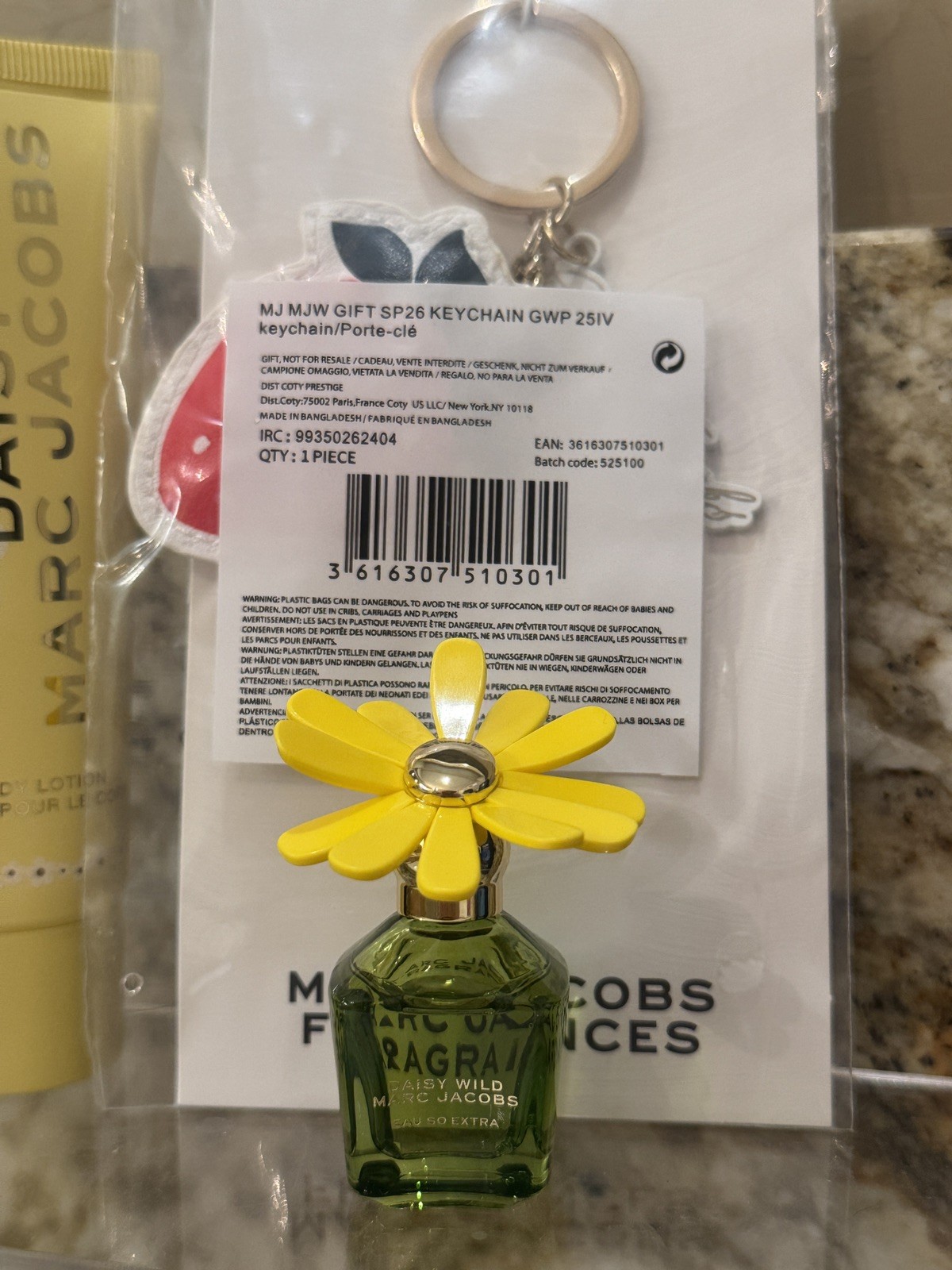 3 Pc Gift Set Daisy Wild Marc Jacobs EDP Mini ~Lotion ~Strawberry Keychain