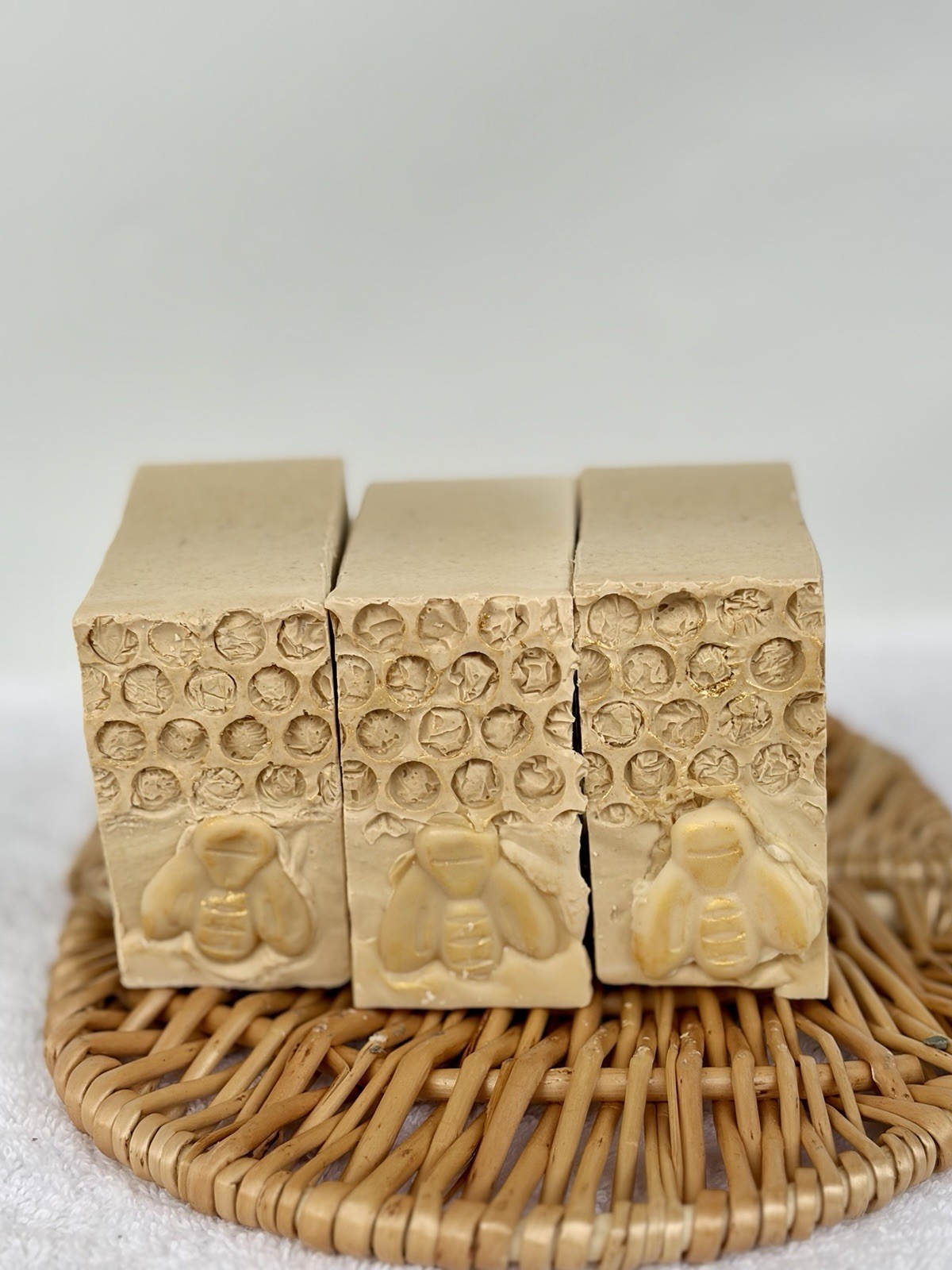 Handmade soap made with goat’s milk, oats and honey Cold saponification 6 onz