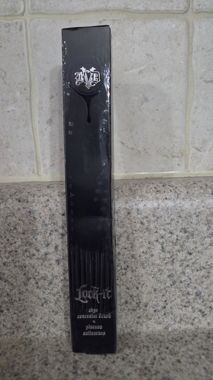 Kat Von D Lock-it Edge Concealer Brush #40- NEW IN BOX/ SEALED