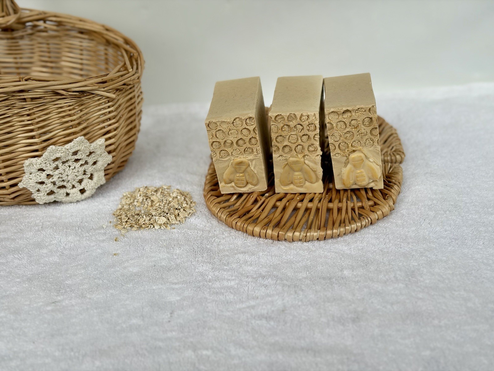 Handmade soap made with goat’s milk, oats and honey Cold saponification 6 onz