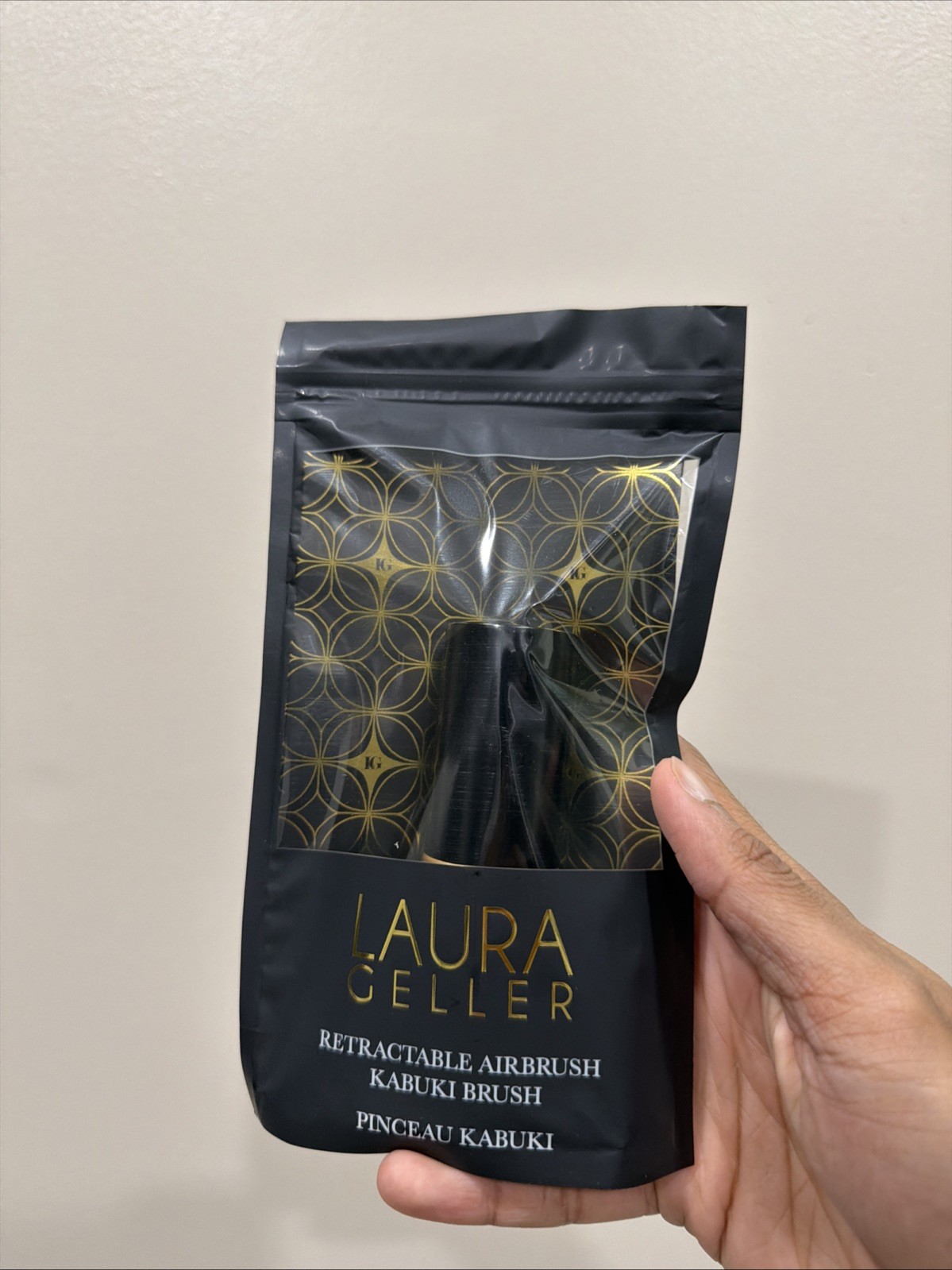Laura Geller Retractable Airbrush Kabuki Brush Black Gold Travel Synthetic Fiber