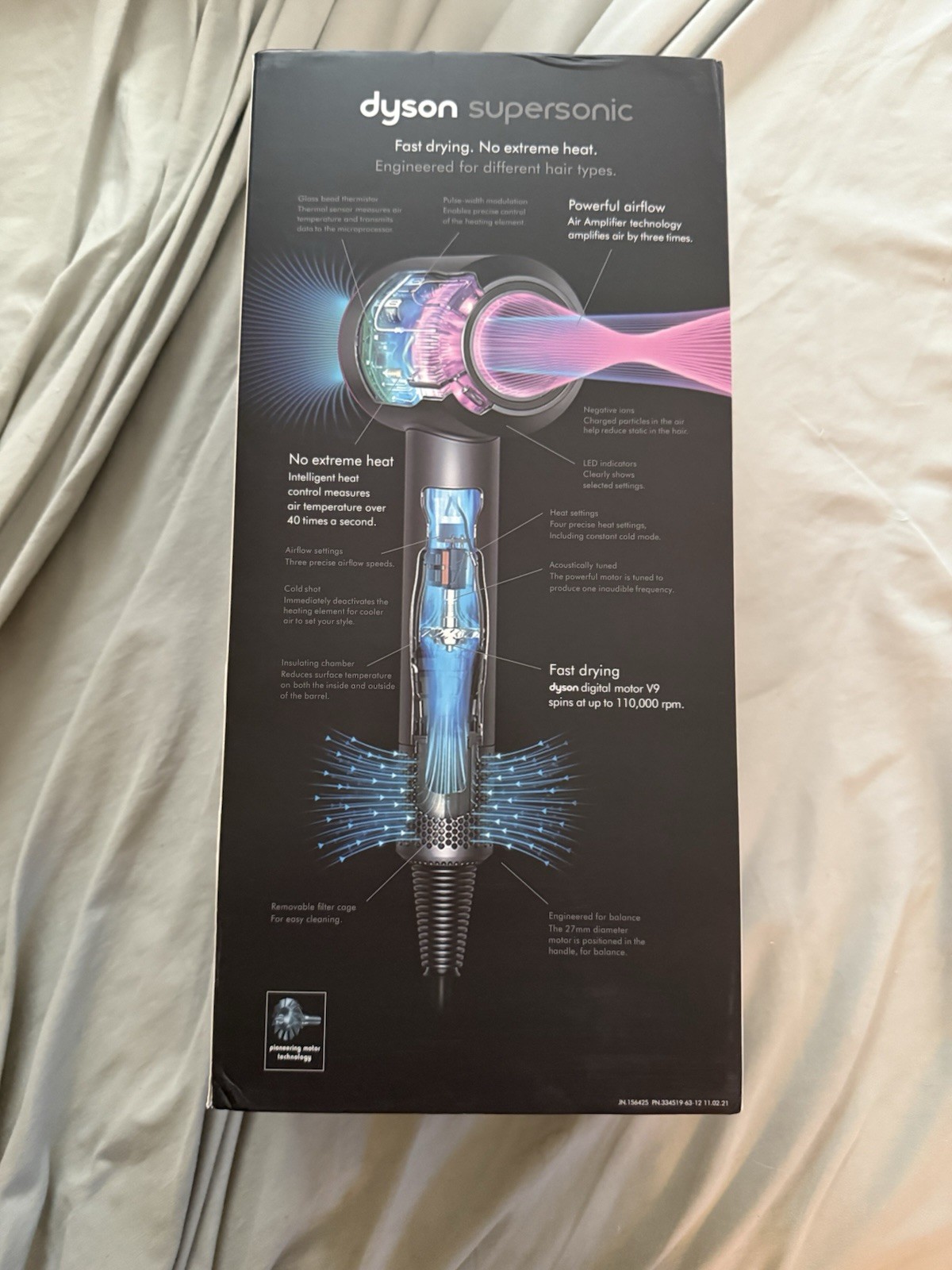 Dyson Supersonic Hair Dryer Black/Purple with Diffuser Attachment