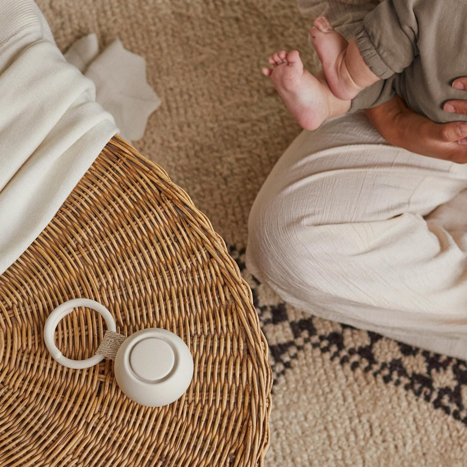 Hatch Go | Portable Sound Machine for Babies and Kids | Sleep Soother | 10 Sooth