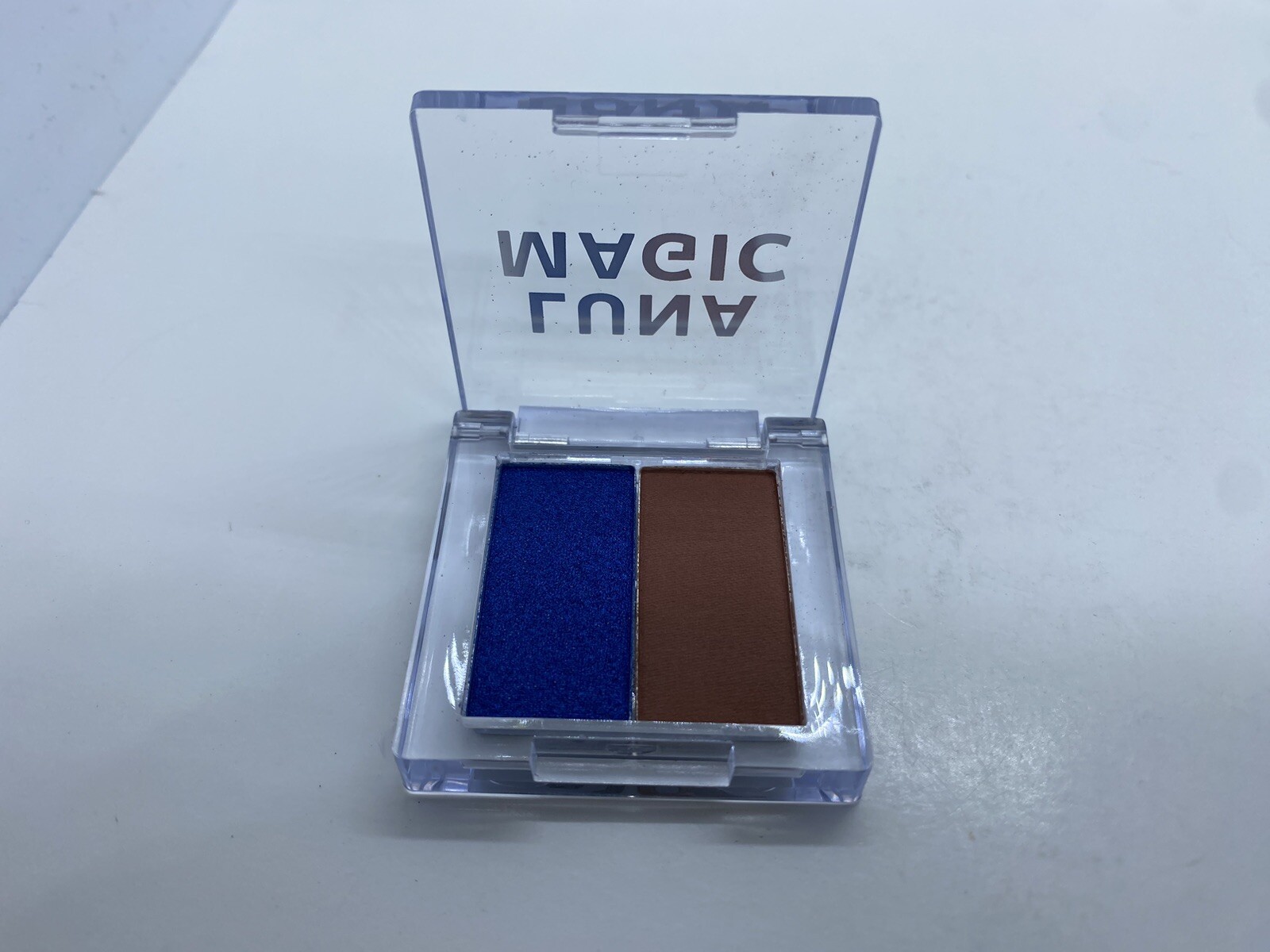 Luna Magic Eyeshadow Duo • Friend & Monaco • 2.2 g • Without Box