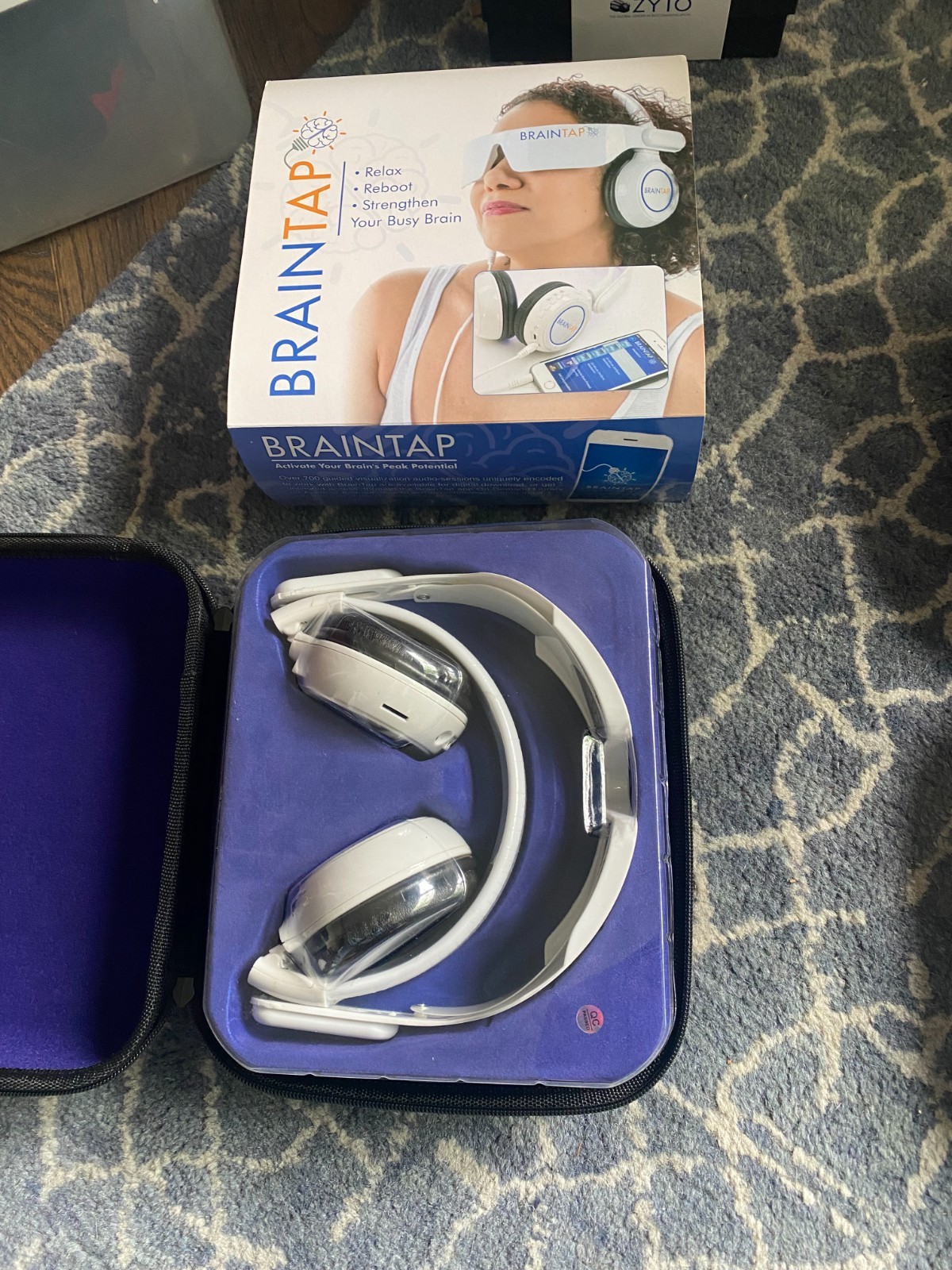 Braintap headset. Relaxation and visualization device