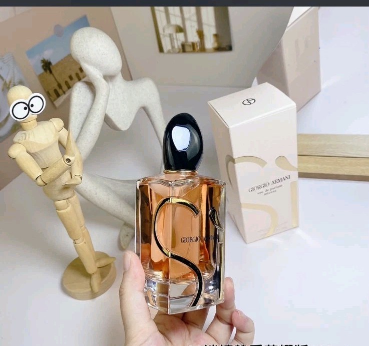 Giorgio Armani Sì Eau de Parfum Intense Spray Regular Size 3.4 Fluid Ounce