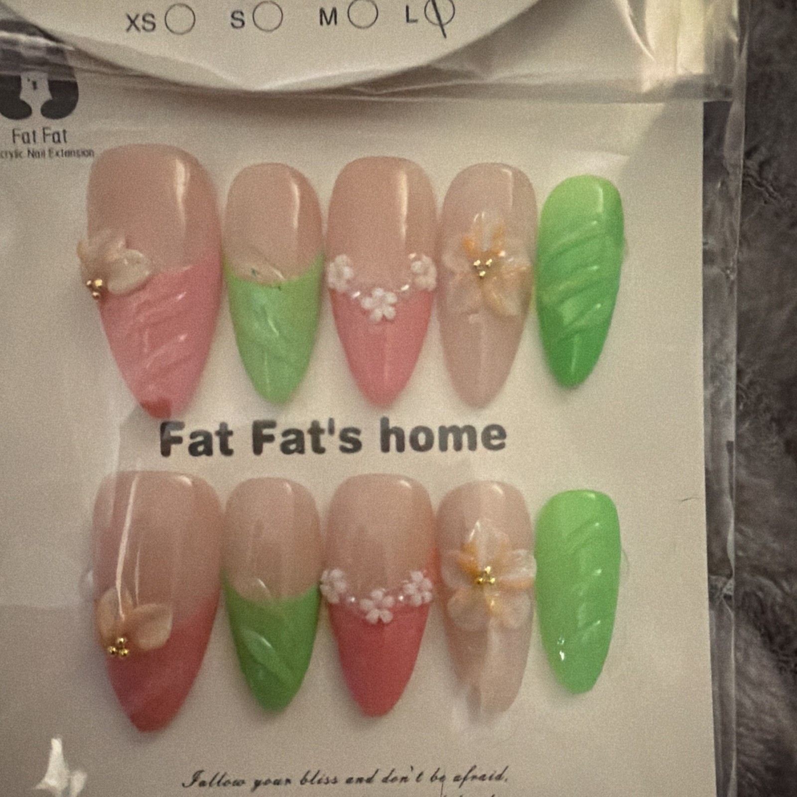Fat Fat’s home Press-On Nails Long Almond 3D Floral Multicolor Shiny