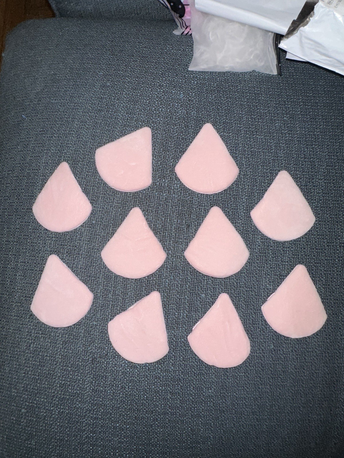 Pink makeup pads – 10 pieces.