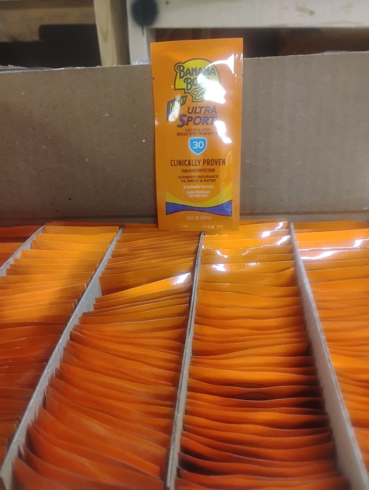 200 Packets Banana Boat Sport Sunscreen, SPF 30 Travel Lotion, 0.4Oz exp 9/26