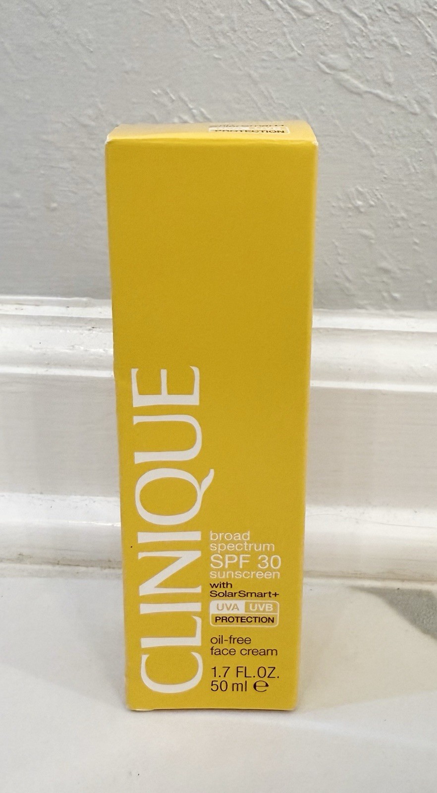$38 NEW Clinique 1.7 oz 50 ml SPF 30 Sunscreen oil free Face Cream anti wrinkle