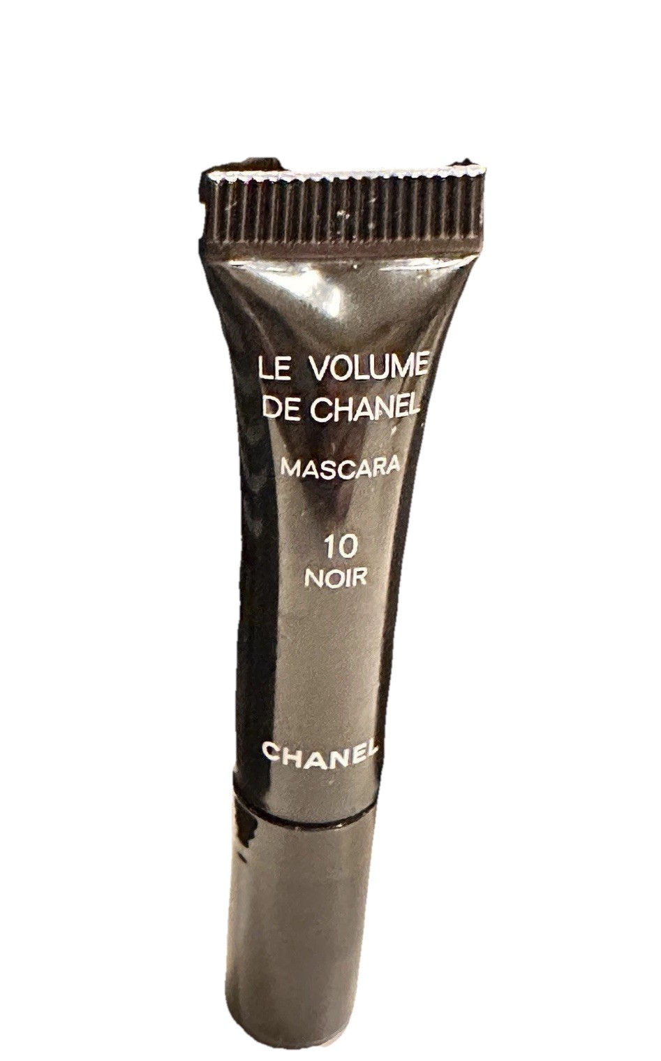 CHANEL 4 of Le Volume De Chanel Black Mascara’s #10 Noir Mini Travel Sample