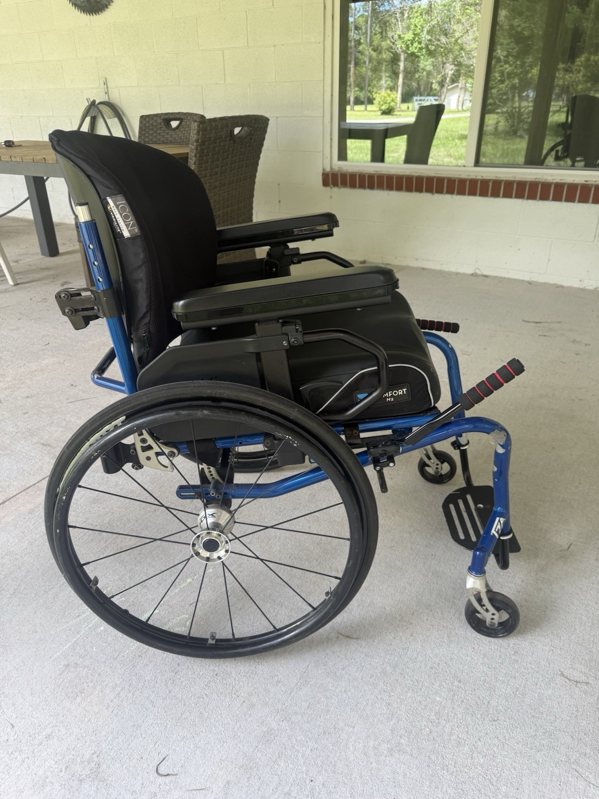 TiLite Aero Z ultralight Wheelchair w/ Icon Back & Comfort M2 cushion