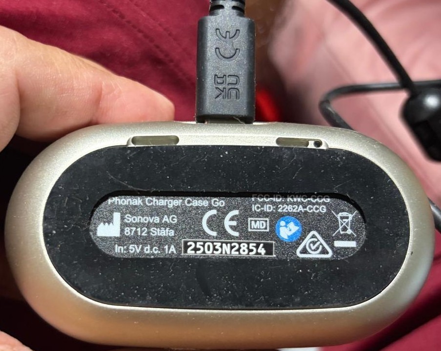 Phonak Rechargeable Hearing Aid LEFT Ear w/ Phonak Charger Case Go – Powers On