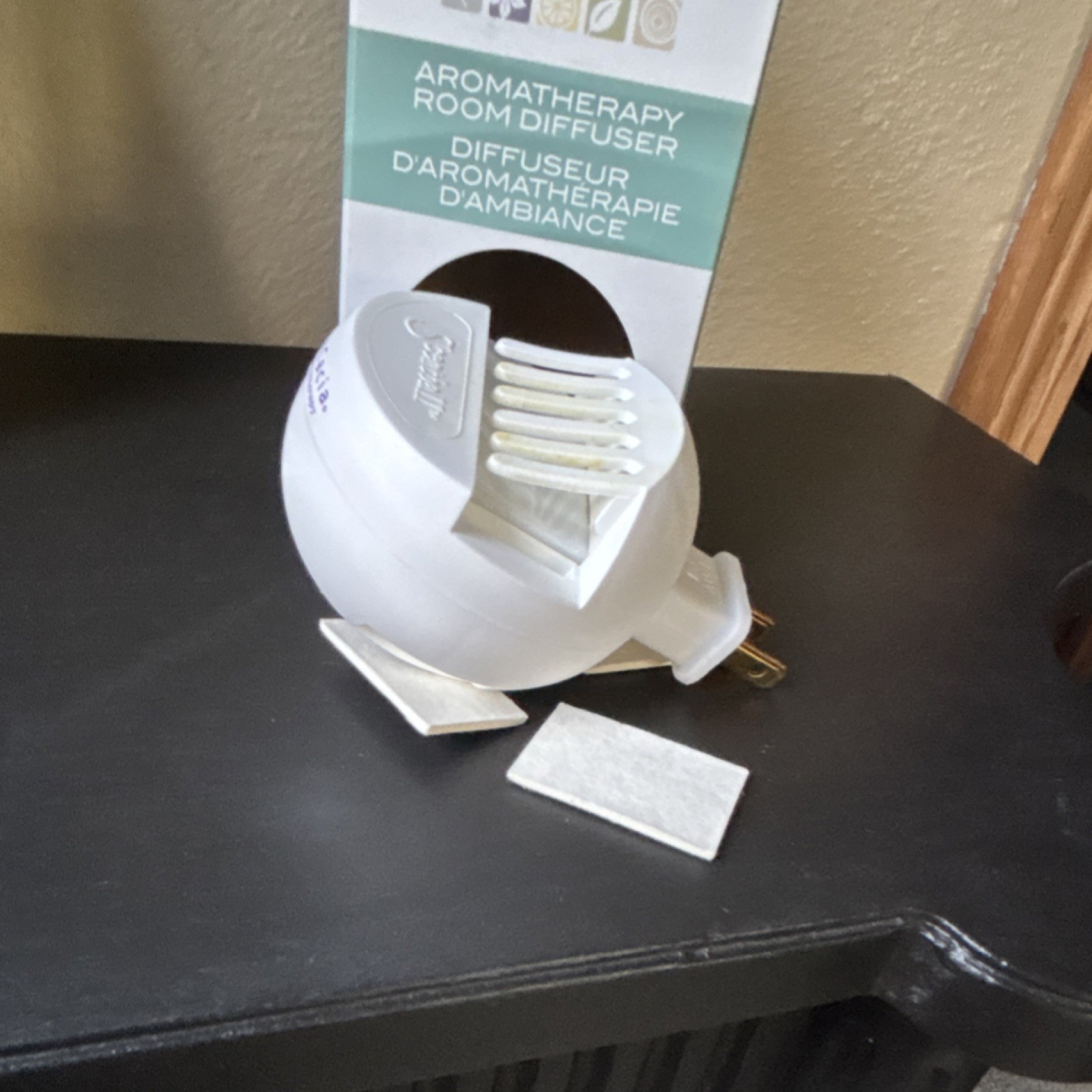 Aura Cacia Aromatherapy Room Diffuser White Indoor Wall Plug-In