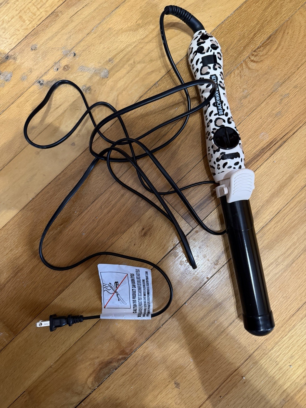 BeachWaver S1.25 1.25in Ceramic Curling Iron 410°F White Leopard
