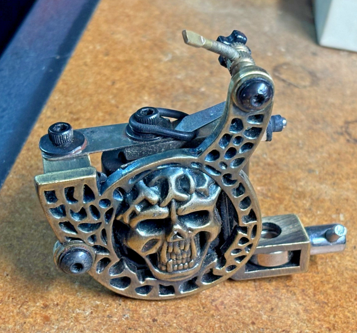 Vtg UNKNOWN Unbrand COIL TATTOO MACHINE Frame Shader Liner Skull PREDATOR Theme