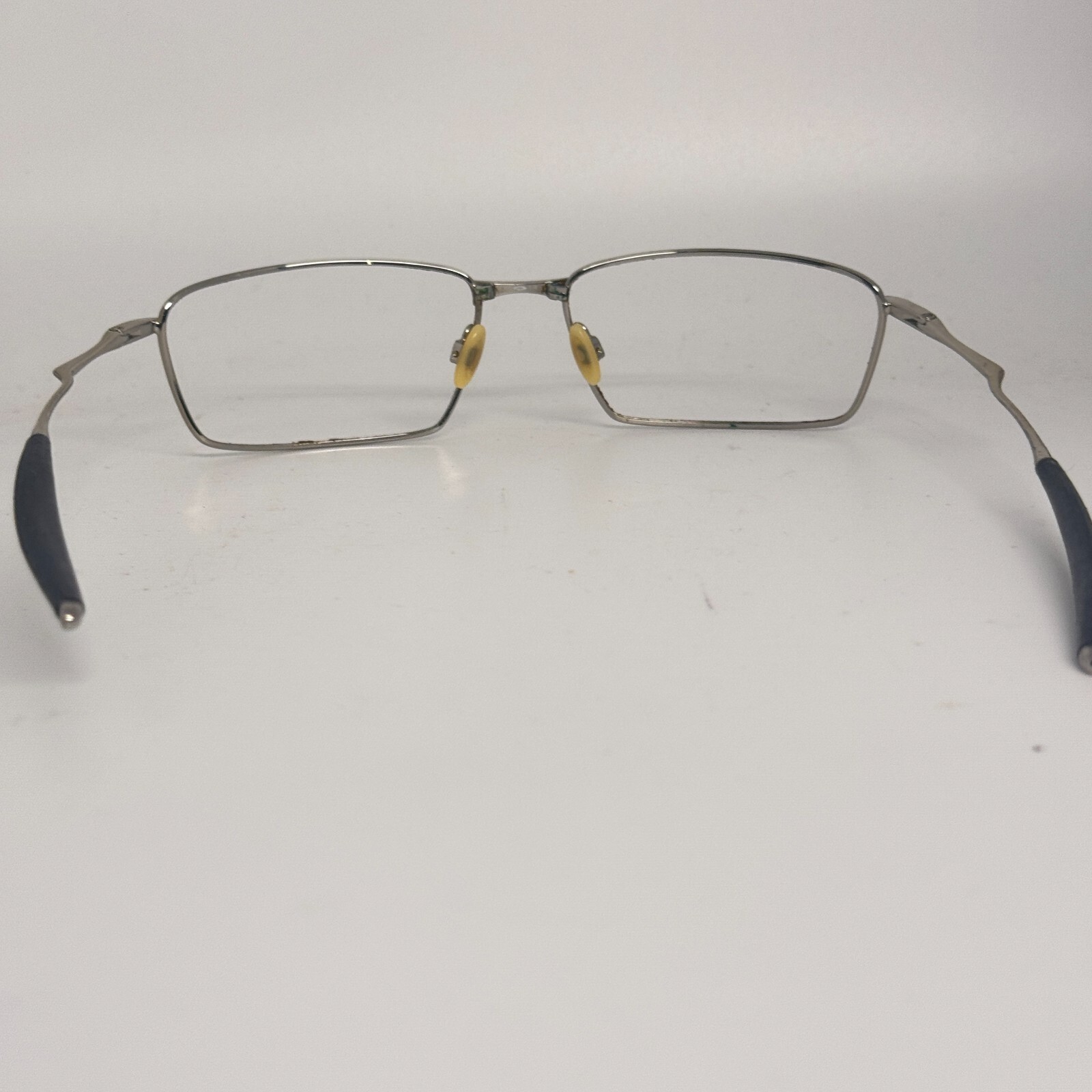 Oakley Metal Eyeglasses unknown model number Pewter Frames 61-18 H17328