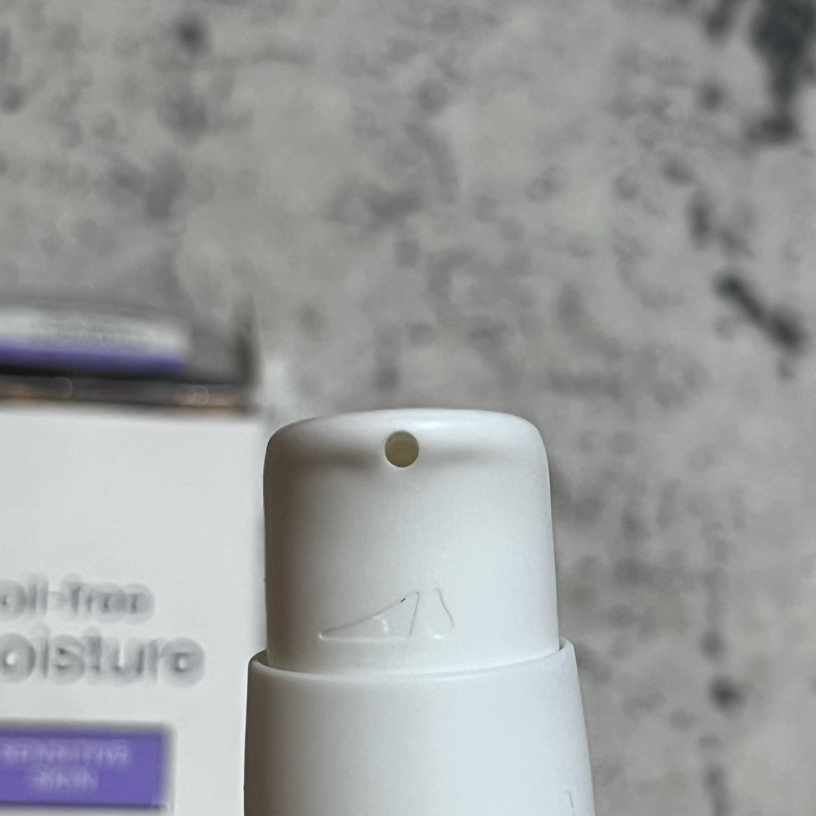 Neutrogena Oil-Free Moisture for Sensitive Skin 4 fl oz Facial Moisturizer