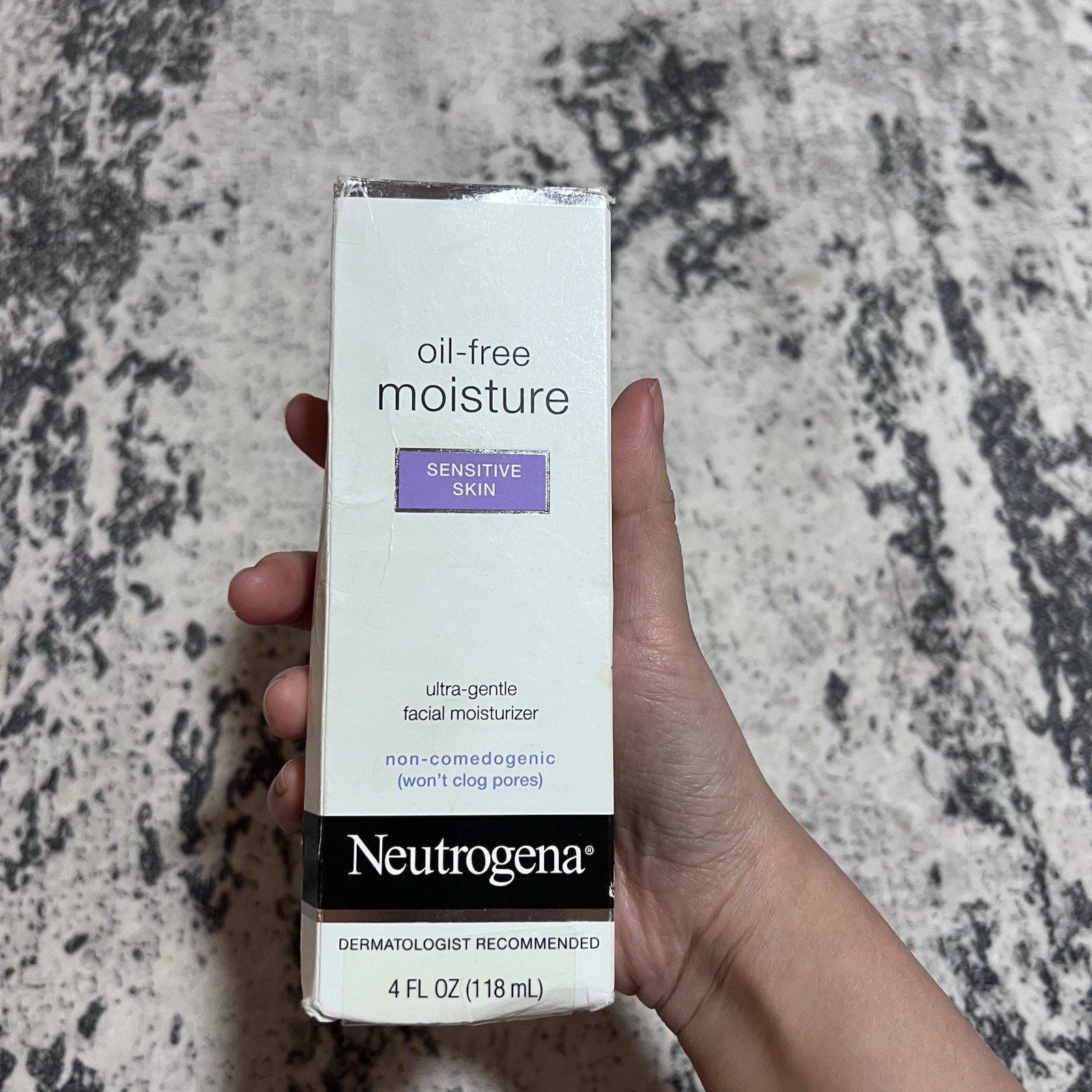 Neutrogena Oil-Free Moisture for Sensitive Skin 4 fl oz Facial Moisturizer