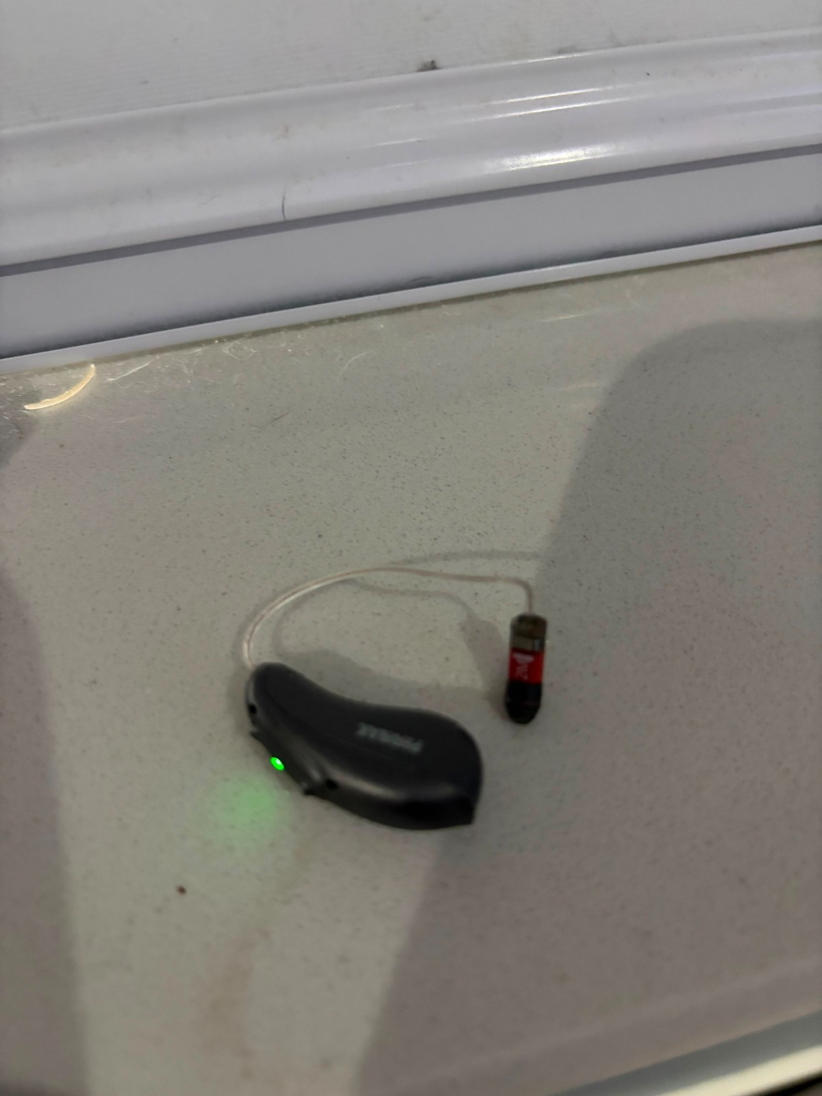 Phonak Rechargeable Hearing Aid LEFT Ear w/ Phonak Charger Case Go – Powers On