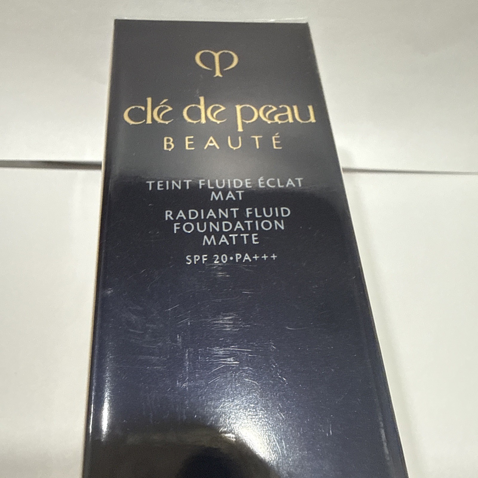 Cle de Peau Beaute Radiant Fluid Foundation Matte O20 /SPF 20 /35ml Full Size