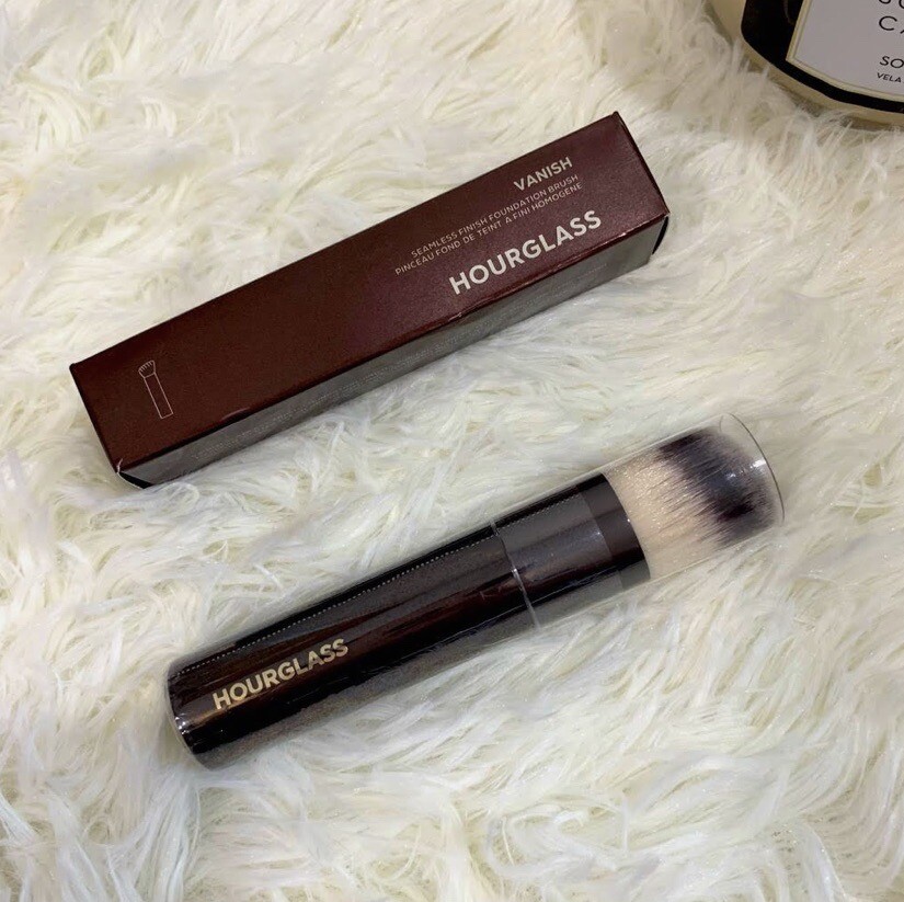 HOURGLASS Vanish Seamless Finish Foundation Brush NIB 100% Authentic – $47 MSRP